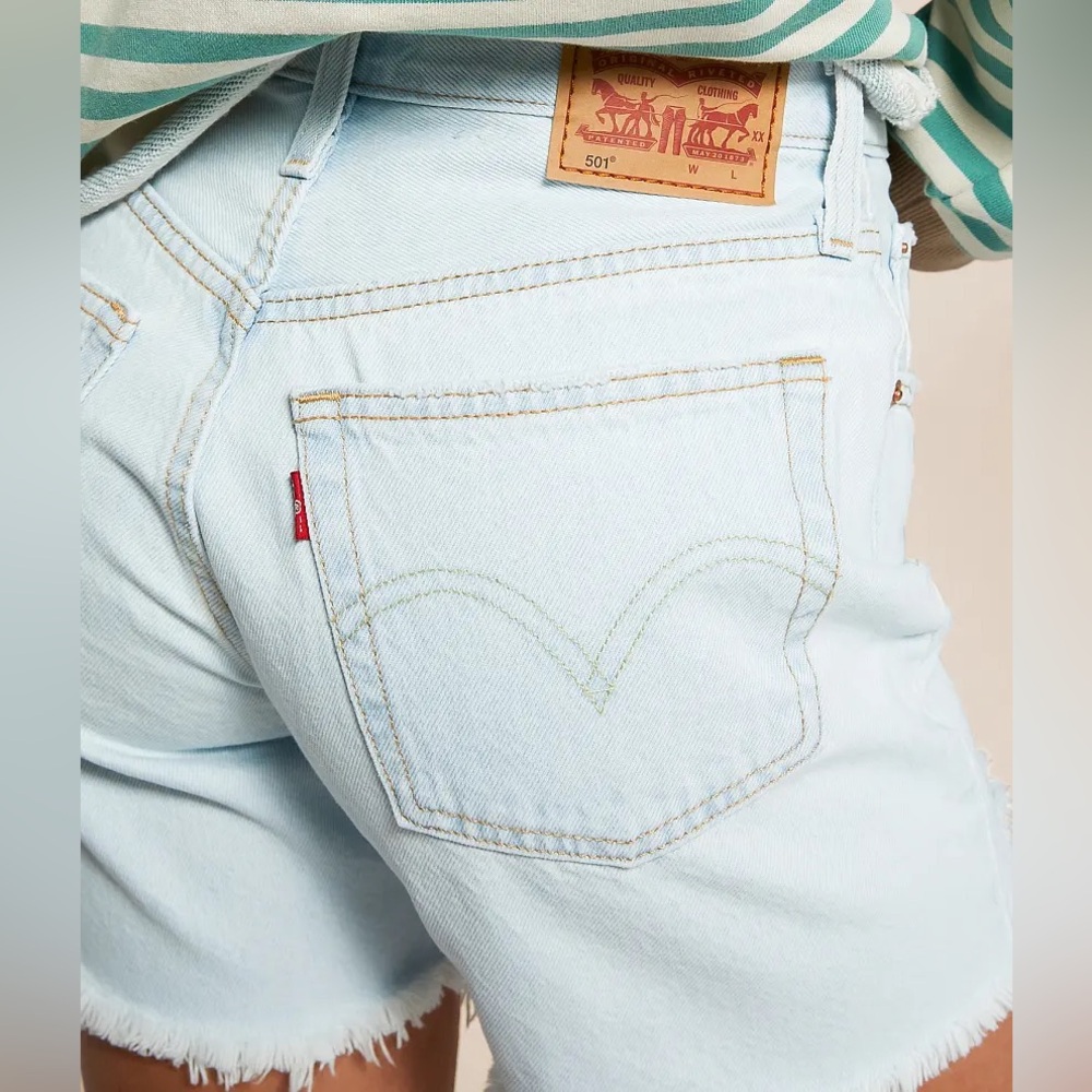 Levi’s 501® Mid Thigh Short - Picture 2 of 4